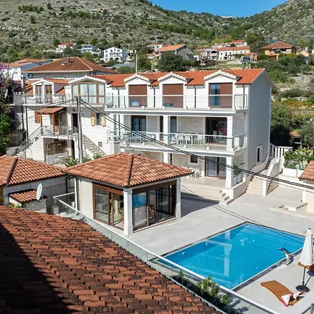 Denis ,seget Donji, ヴィラ