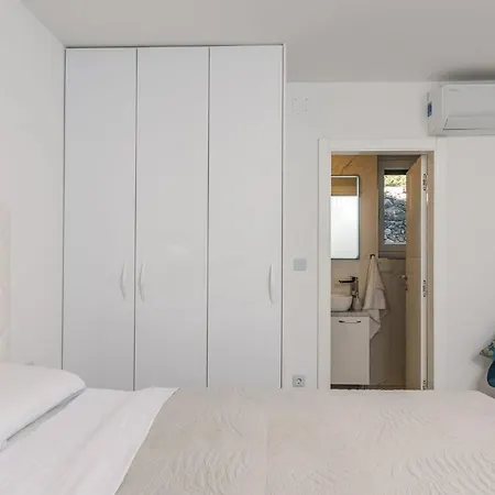 Denis ,seget Donji, * トロギール