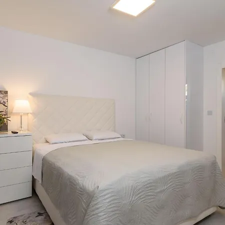 Denis ,seget Donji, ヴィラ トロギール