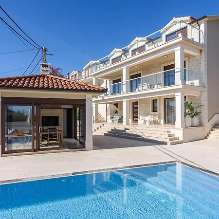 Denis ,seget Donji, ヴィラ