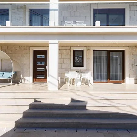 Vila Denis ,seget Donji,