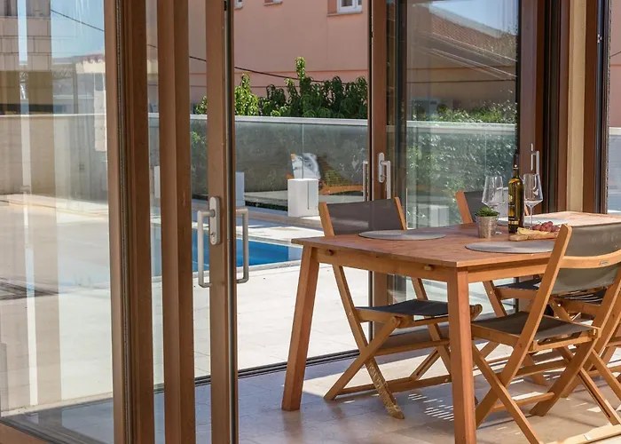 Vila Denis ,seget Donji,