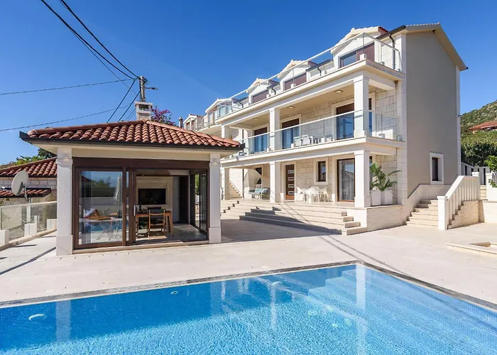 Denis ,seget Donji, Vila