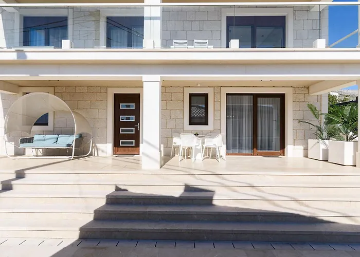 Vila Denis ,seget Donji,