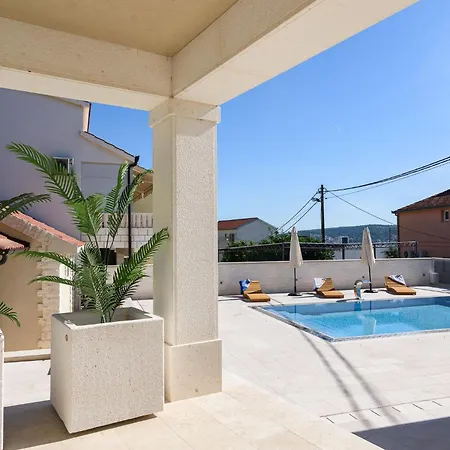 Denis ,seget Donji, Villa Trogir